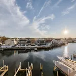 Harbour Club A-9