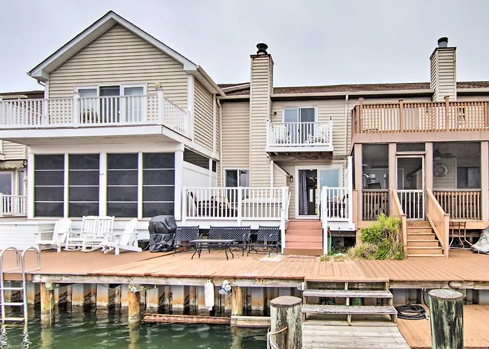 Canal-Front Escape With Dock Walk To Maryland Beach