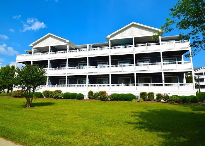 Harbour Club G7 Condo