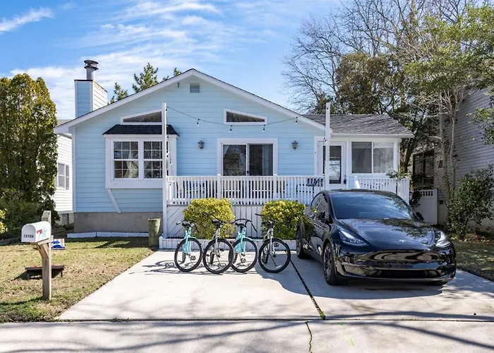 Walk To The Beach At The Blue House! Ev Cgr, Pets!