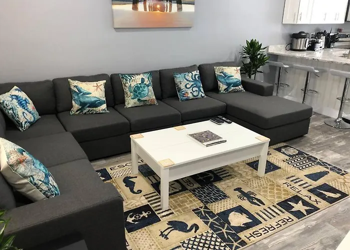 Paradise On The Water.Walk To The Beach. 2Bd1.5Bth