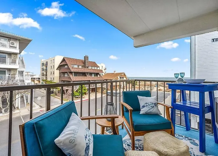 Exquisite Ocean View Condo With Pool