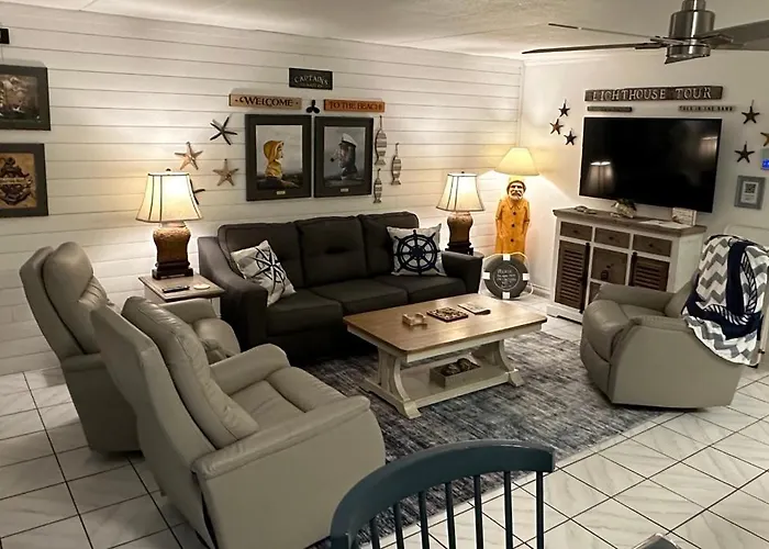 Captain\'S Quarters