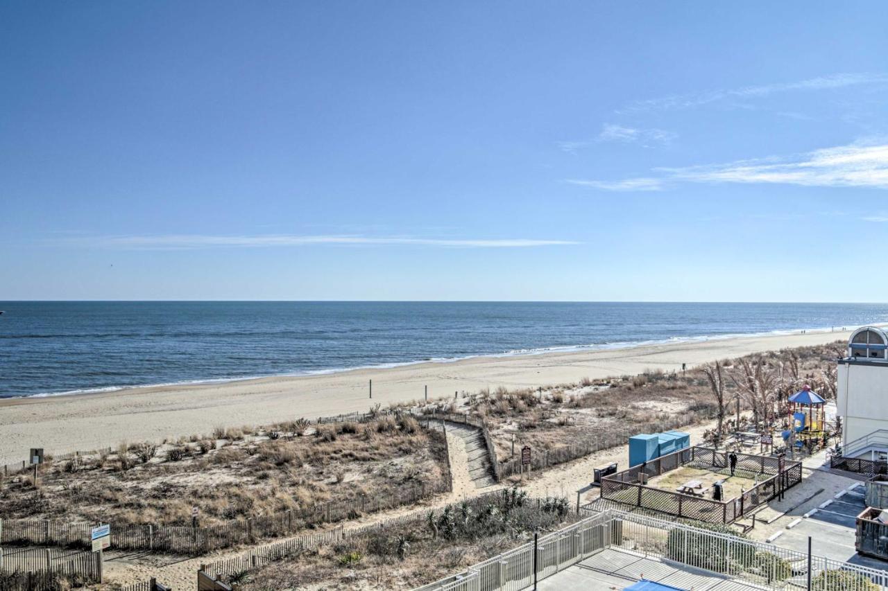With Balcony And Direct Beach Access! Apartment