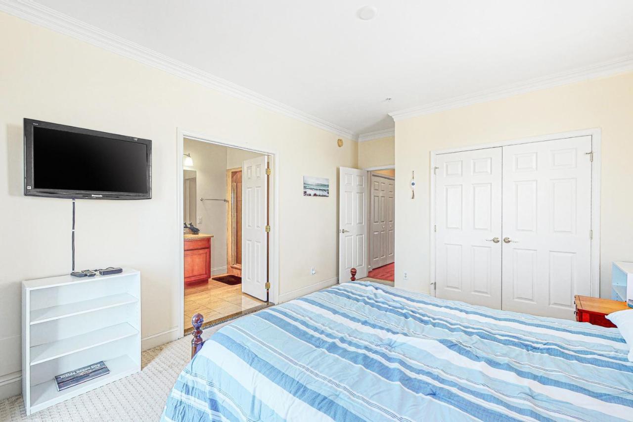 Saint Louis Ave, Unit D Holiday home
