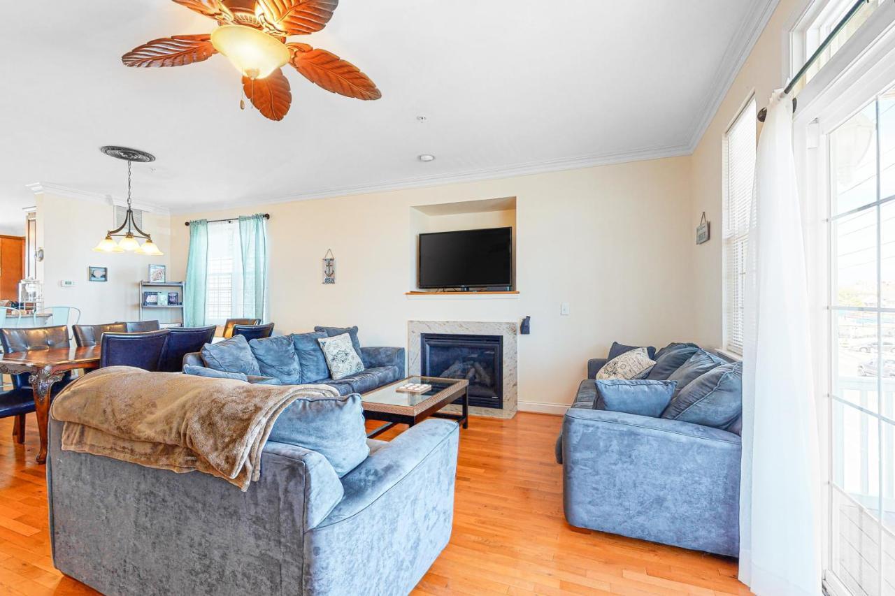 Saint Louis Ave, Unit D *