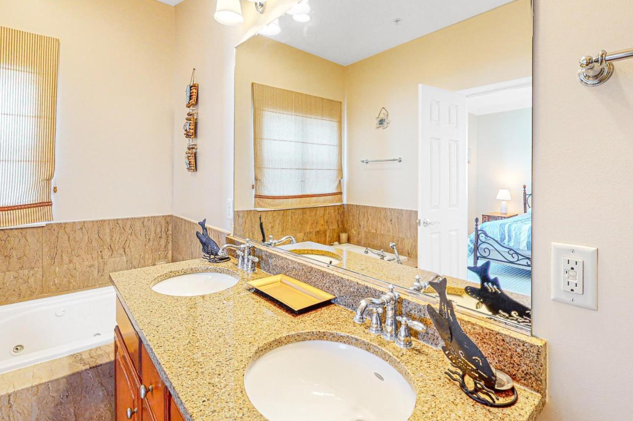 Saint Louis Ave, Unit D Holiday home