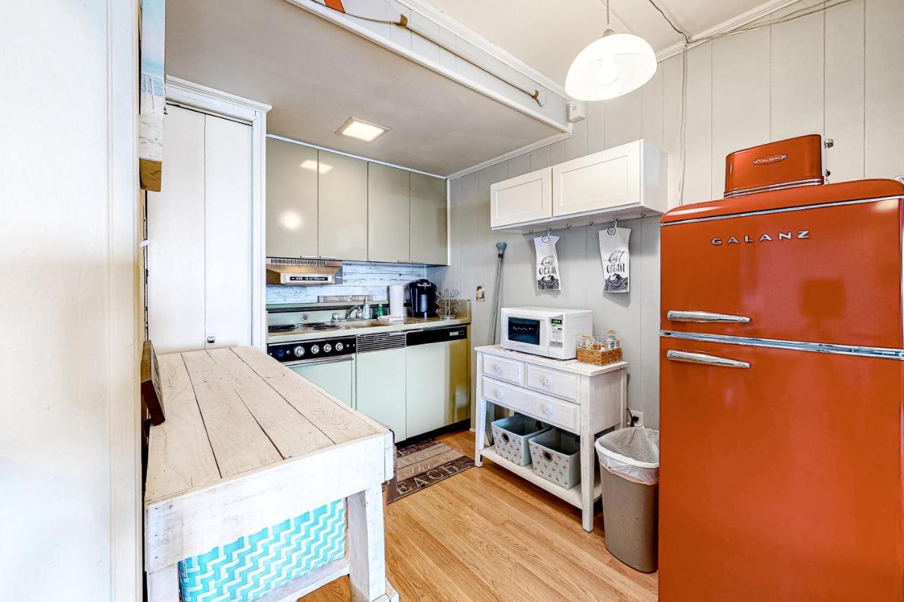 Apartment Three Cheers