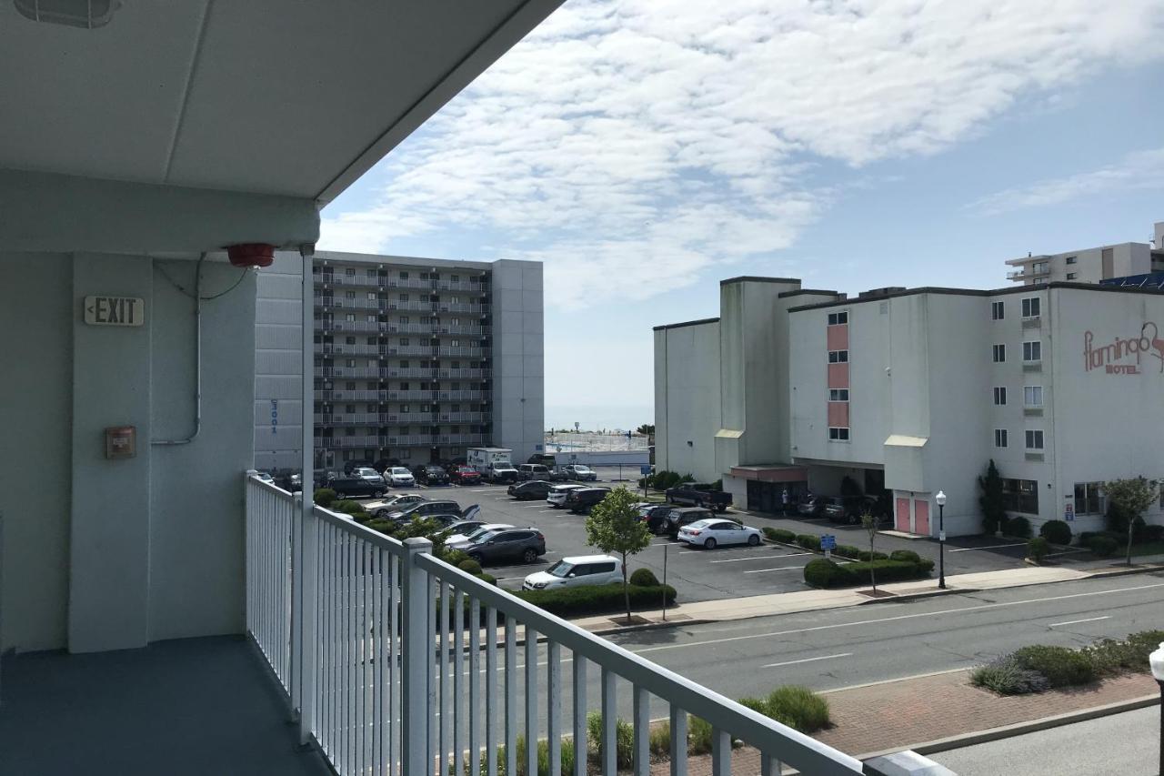 Apartment Three Cheers