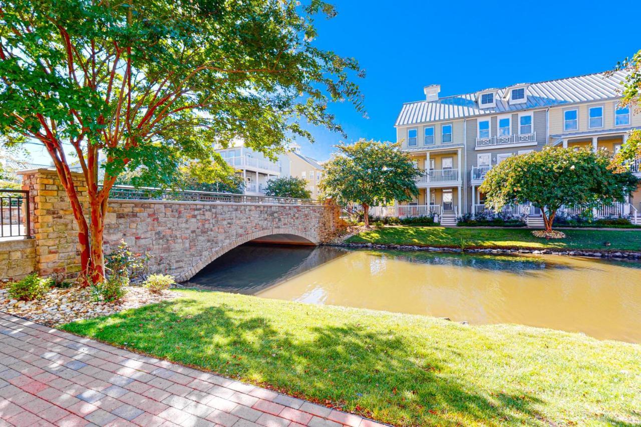 Sunset Island - 15 Canal Side Mews