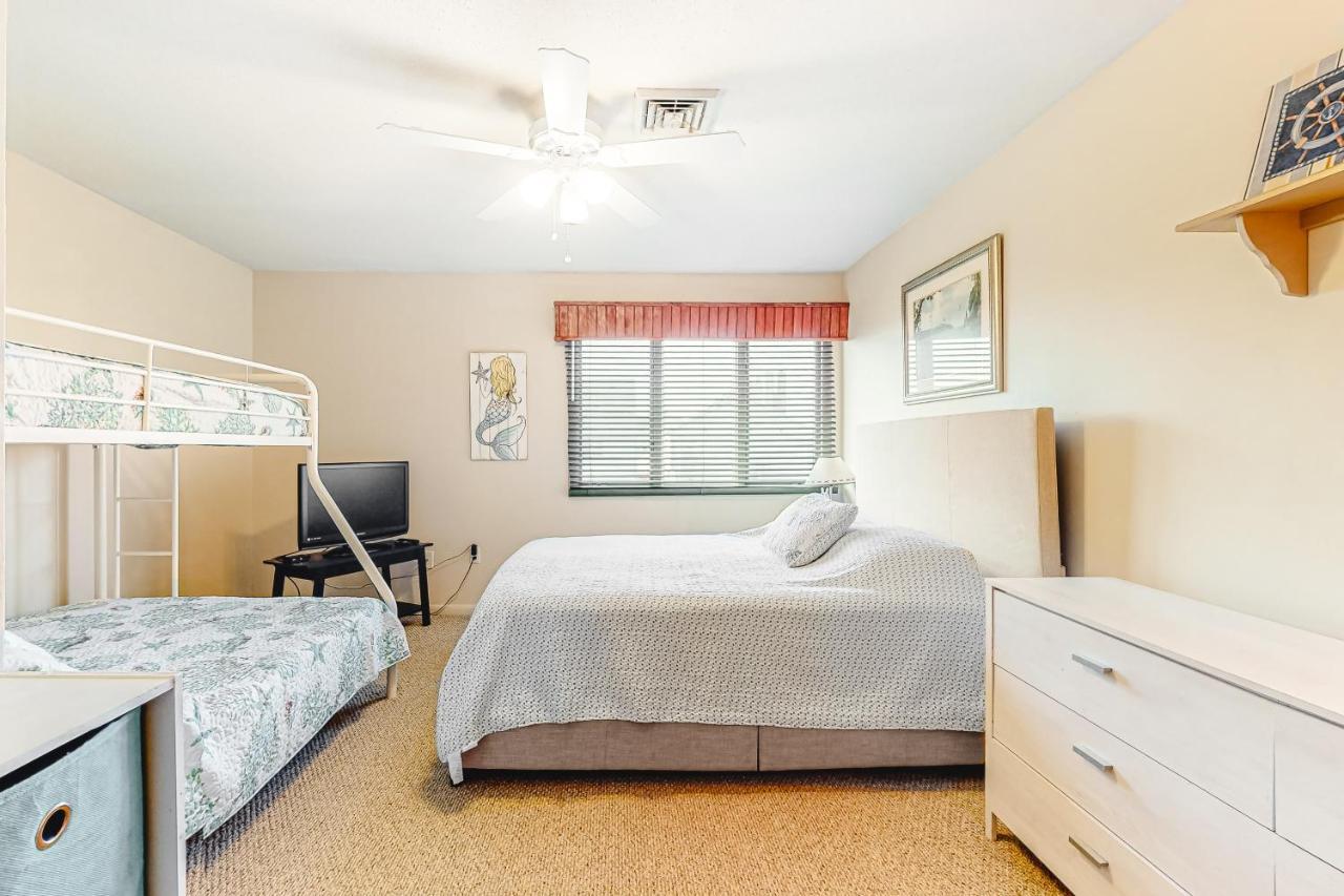 Nassau Village 24 *
