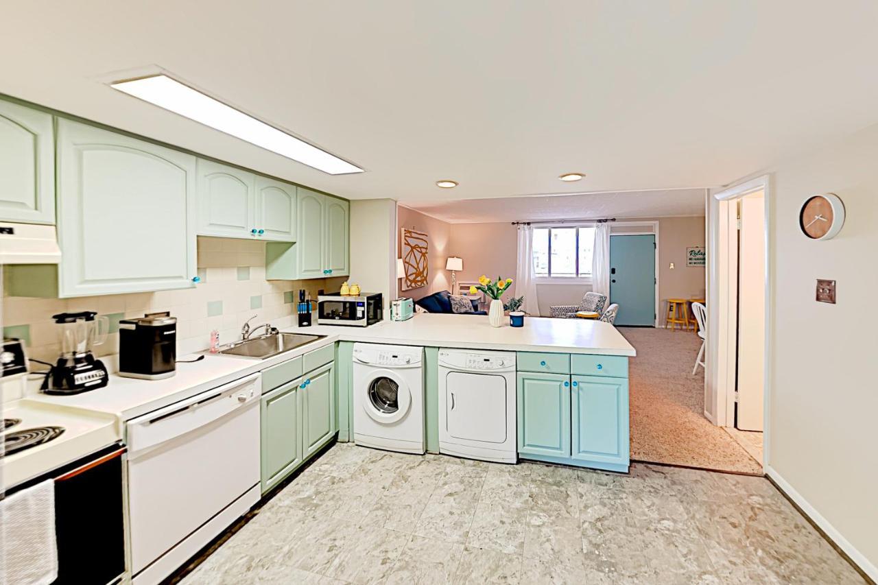 Apartment Colonial Unit 202 *