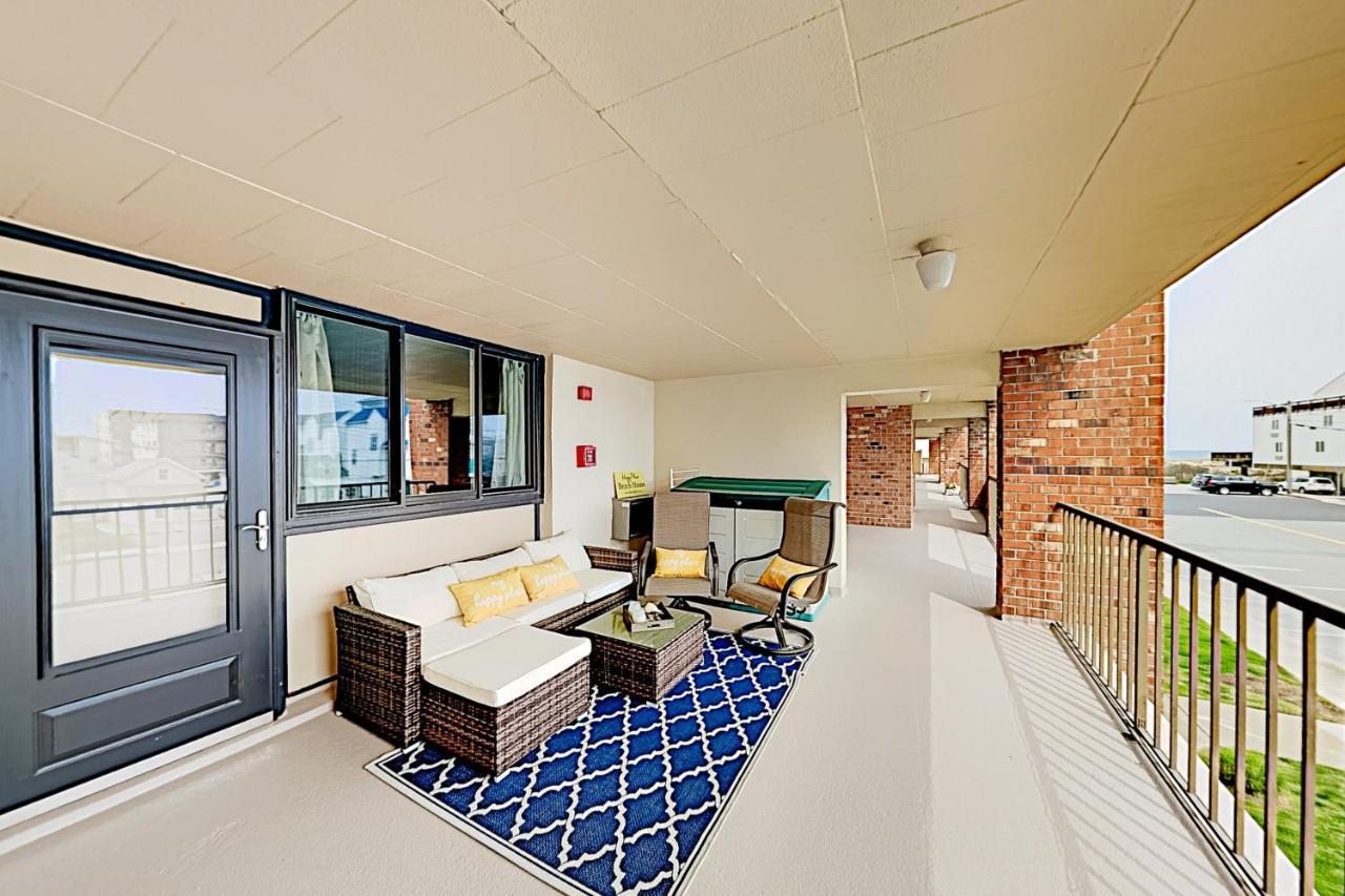Apartment Colonial Unit 202 *