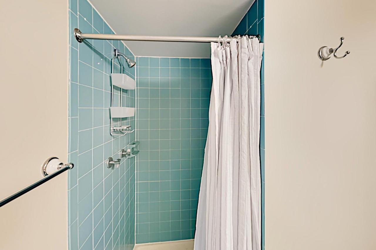 Colonial Unit 202