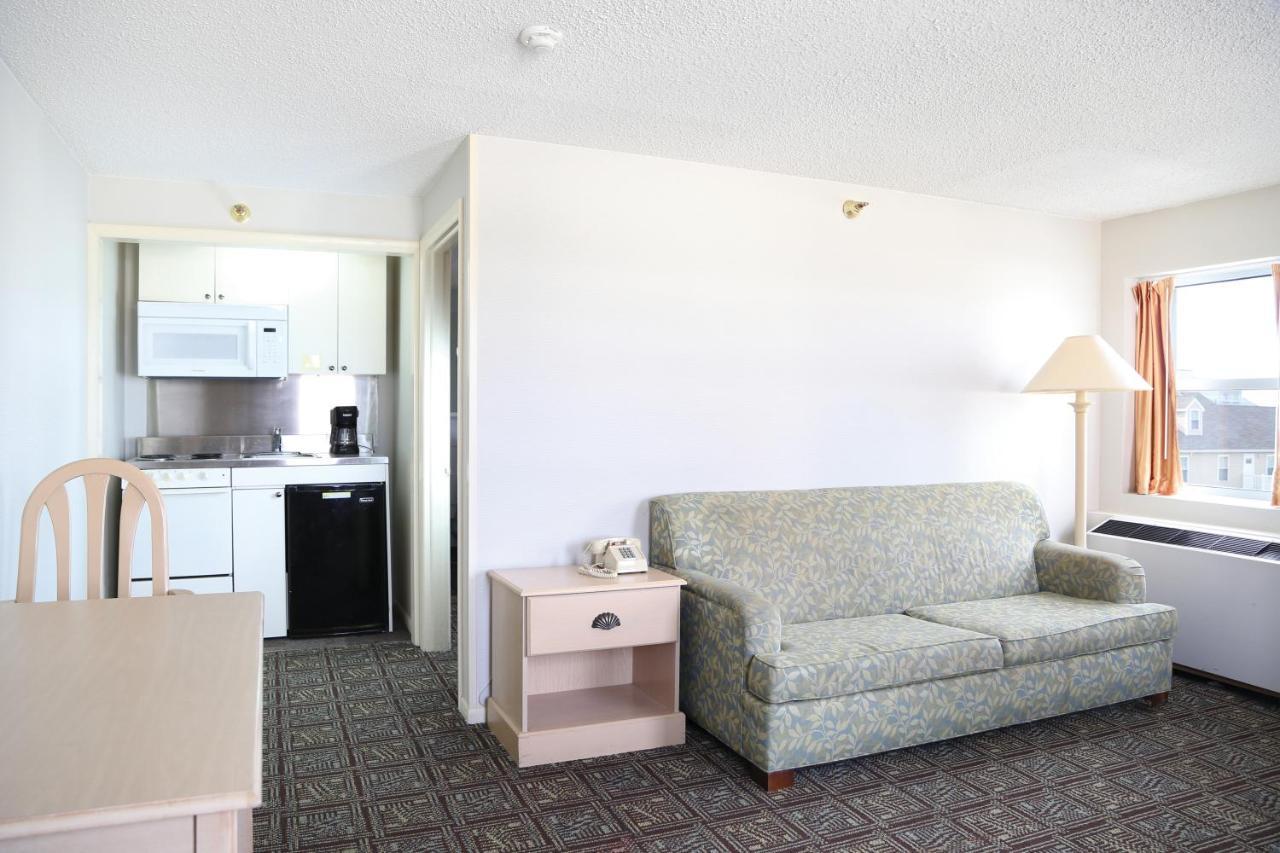 Flagship Oceanfront Hotel
