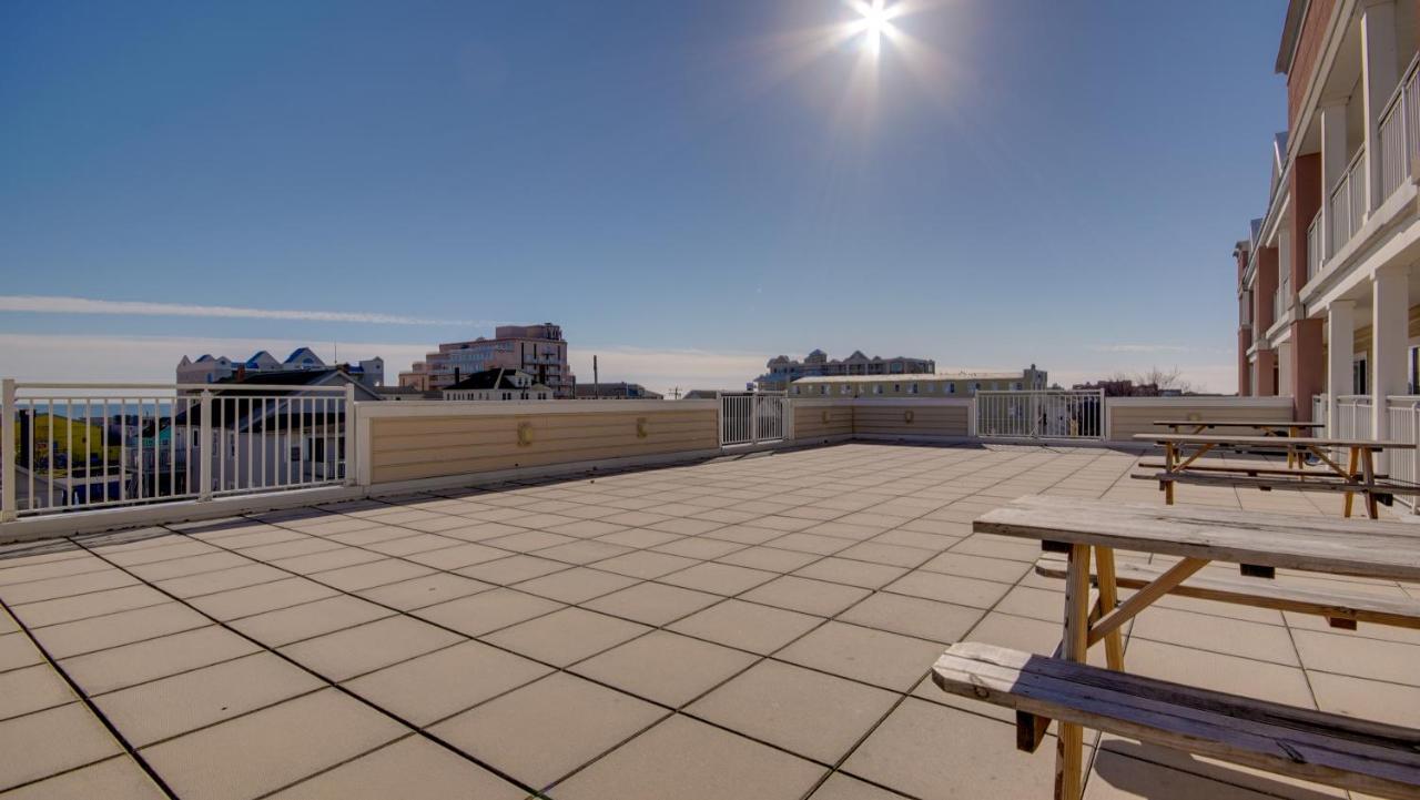 Americana 10th Street Apartment