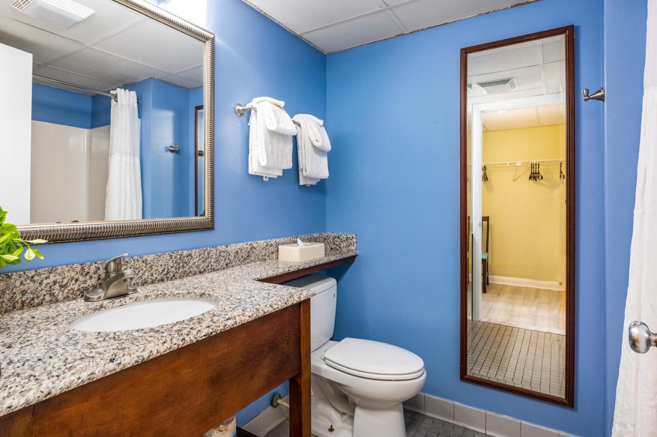 Cayman Hotel