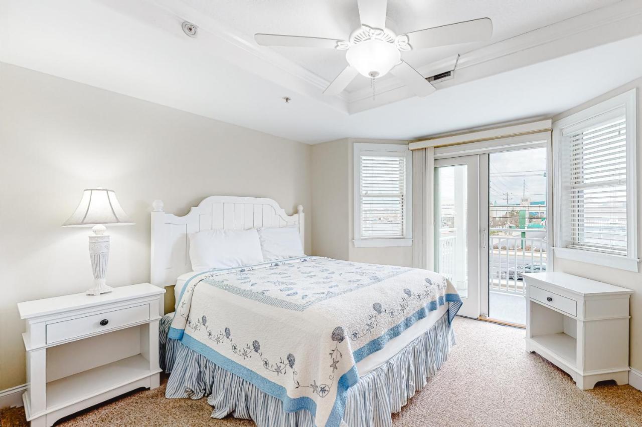 Apartment 4100 Coastal #102 *