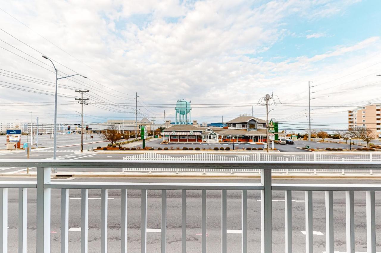 Apartment 4100 Coastal #102 *
