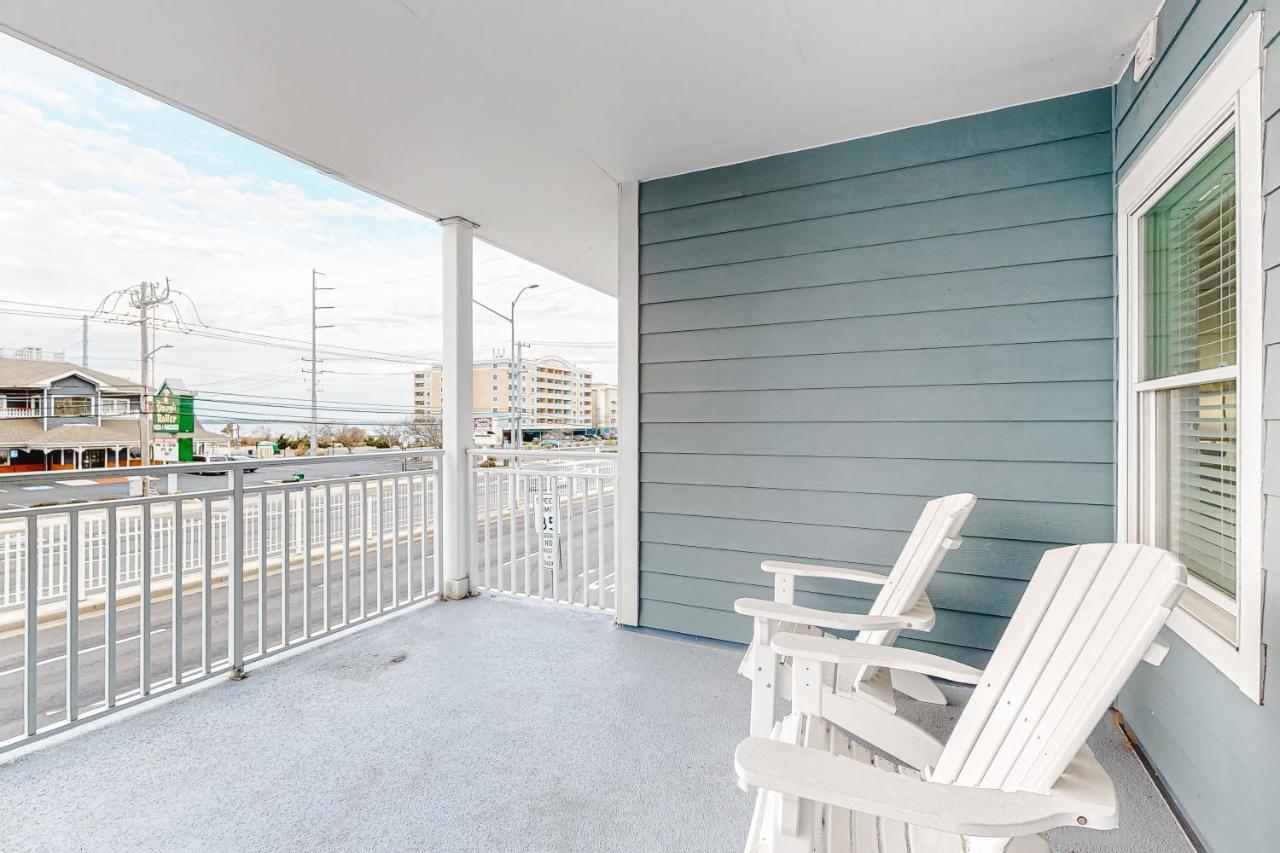 Apartment 4100 Coastal #102 *