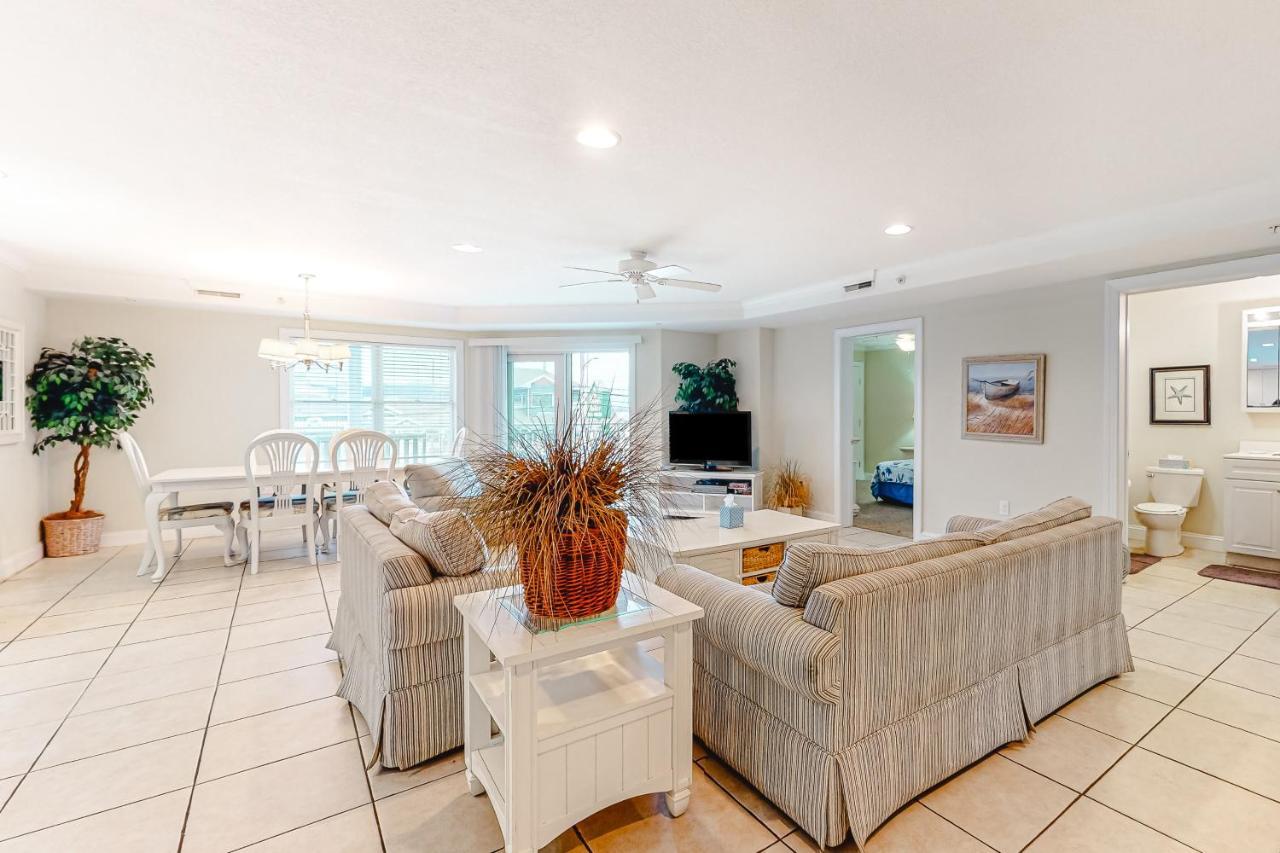 4100 Coastal #102 Apartment