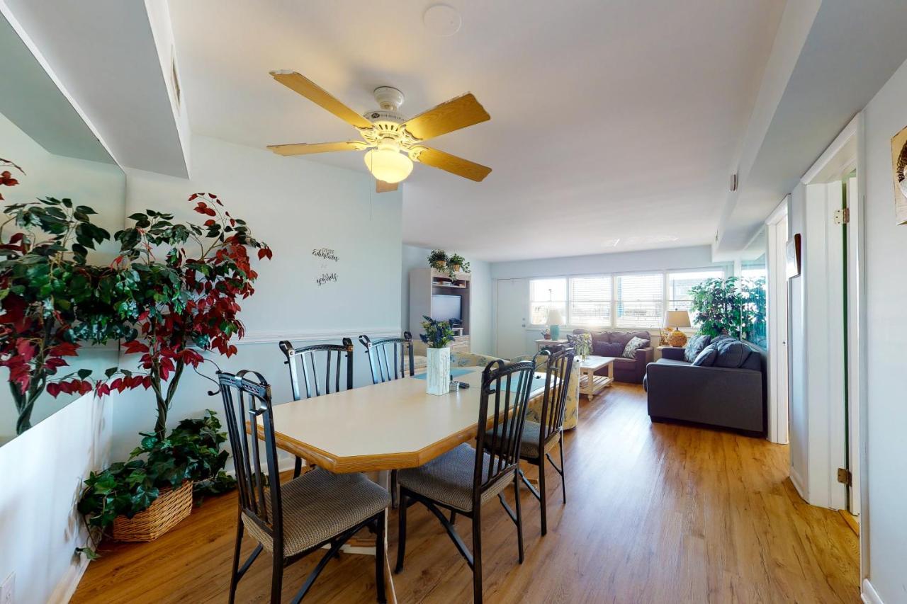 Apartment Fountainhead 1b #73 *