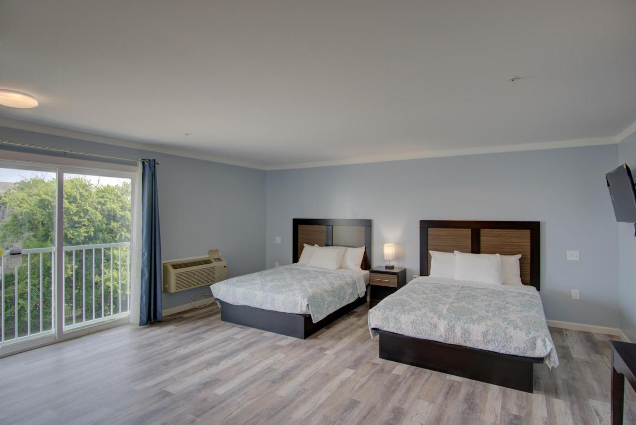Dhimas Bayview Apartment