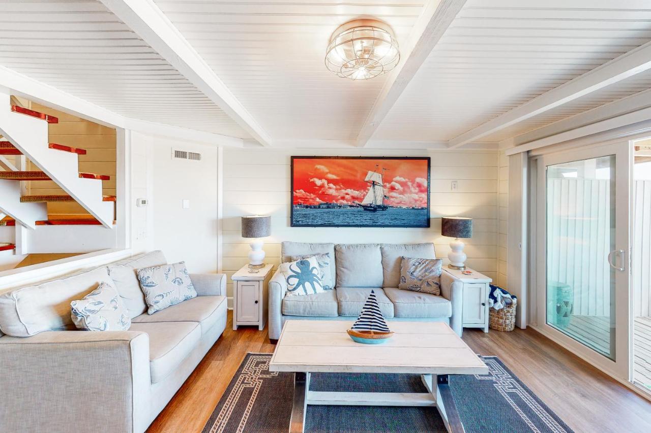 Beachwalk 7 *