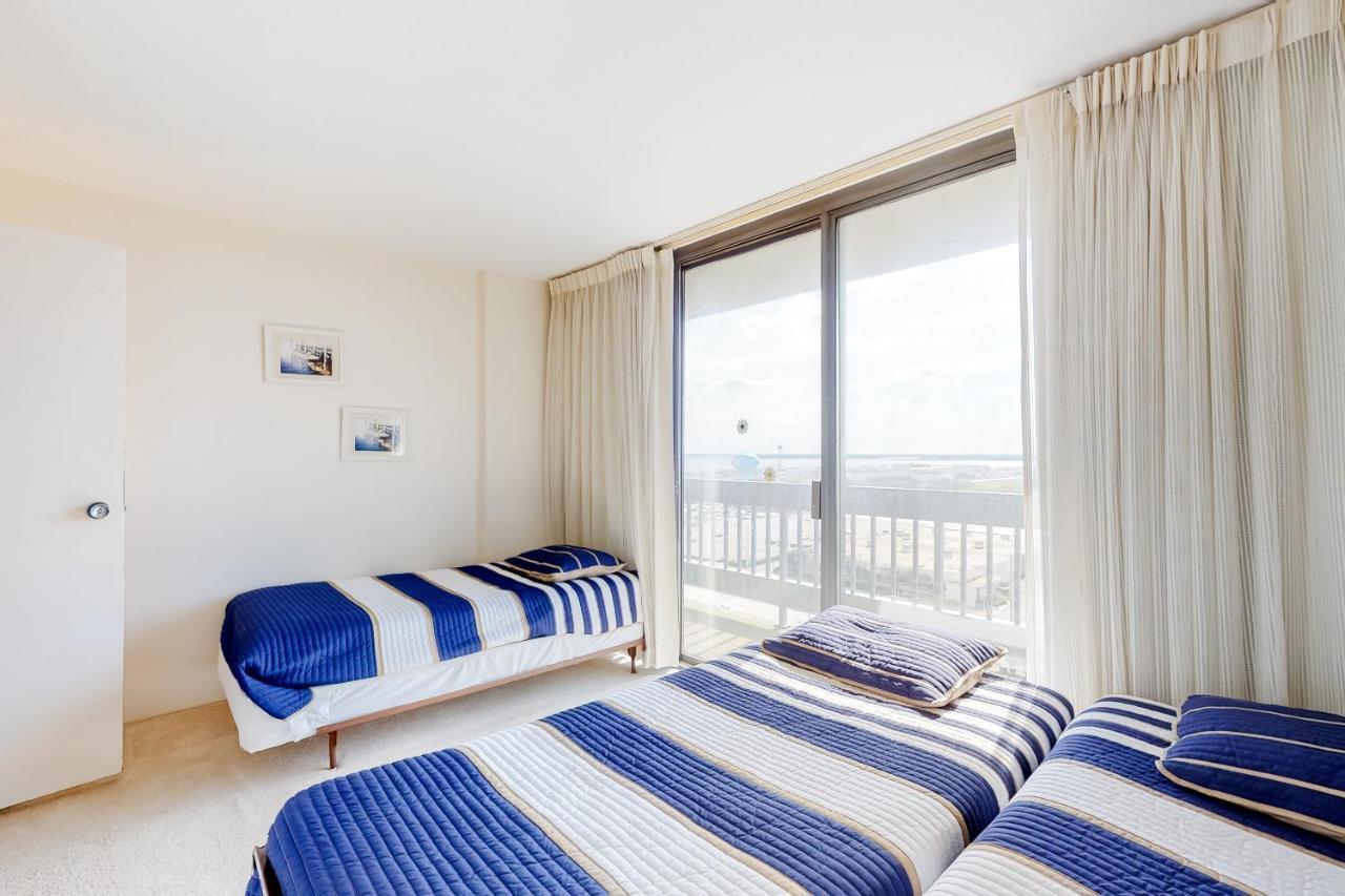 Century I - 1412 Apartment