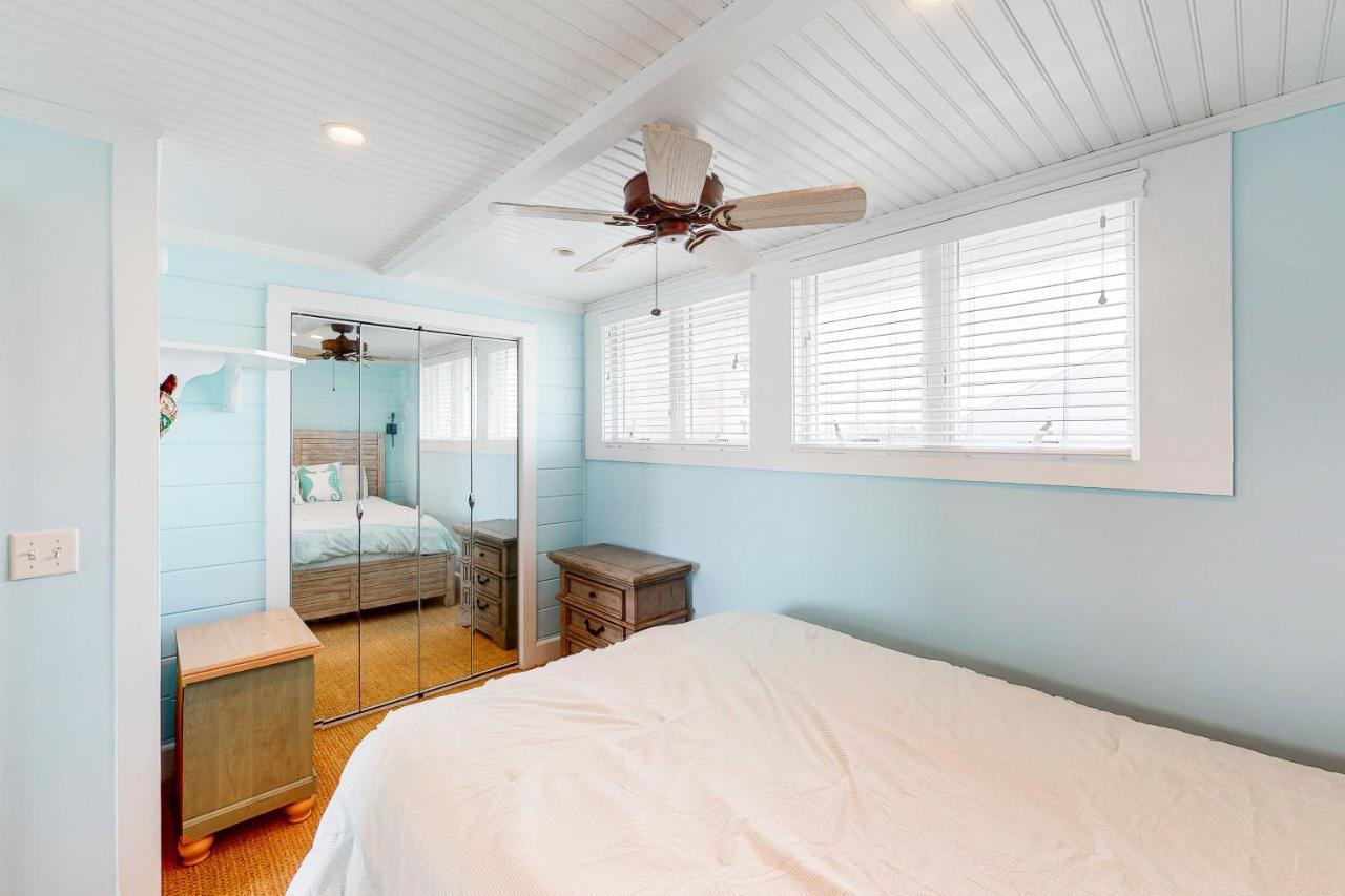 Beachwalk 7 *