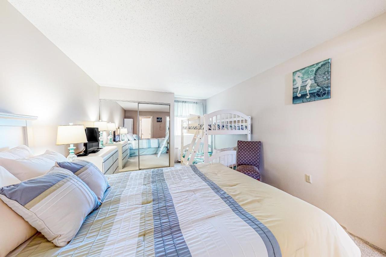 15 By The Sea 304