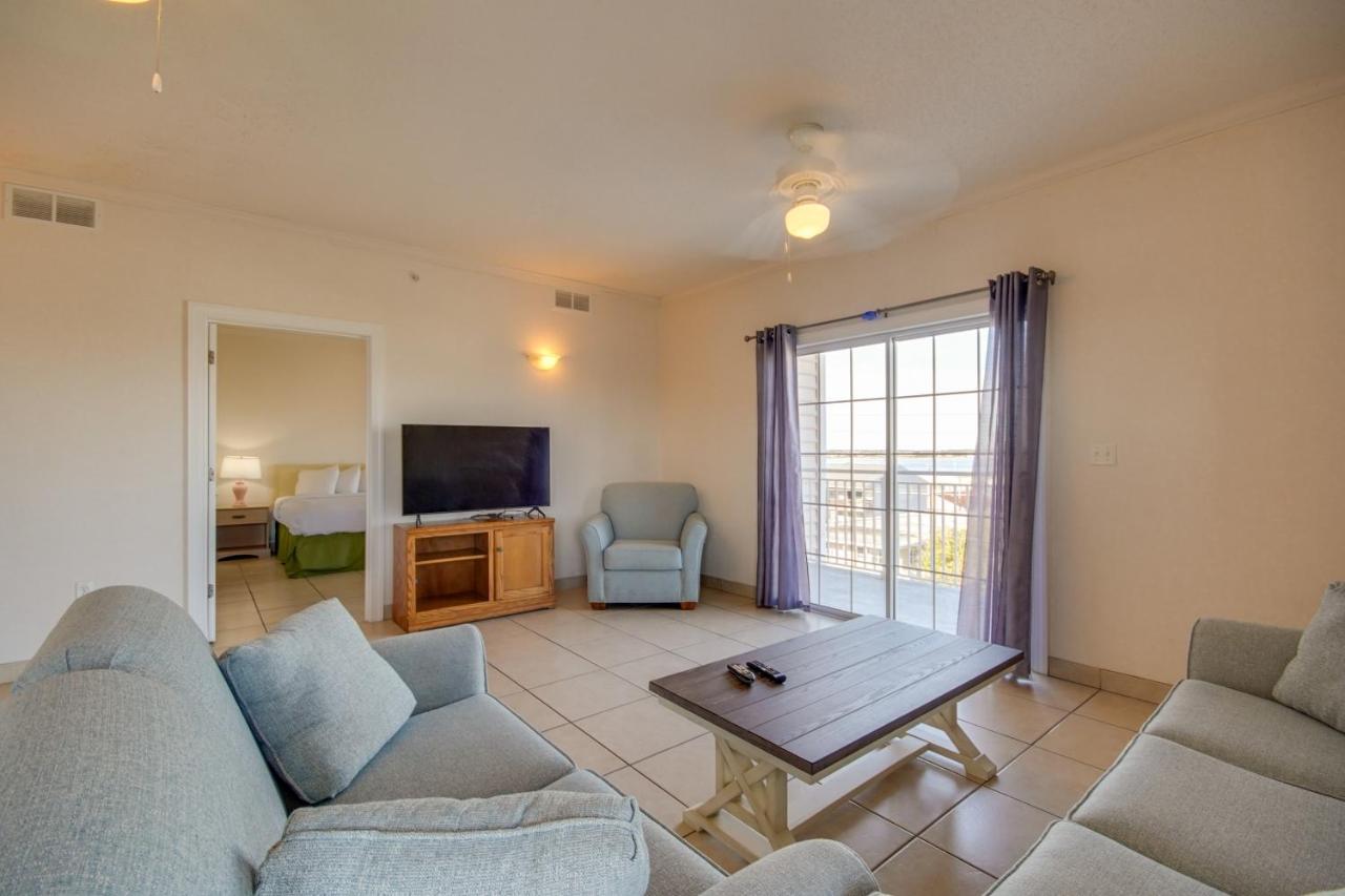 Americana 10th Street Apartment