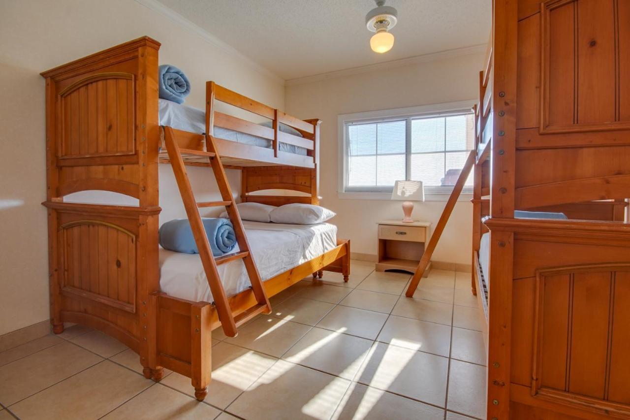 Americana 10th Street Apartment