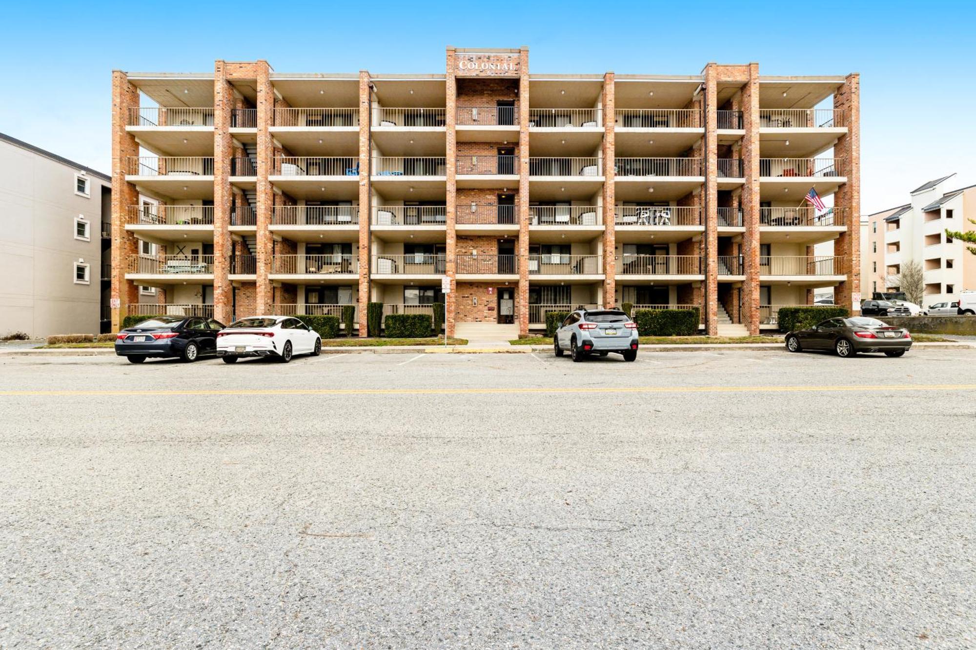 Colonial Unit 404 Hotel *