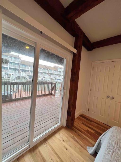 New Bijou Bayside Escape- 3beds, Balcony, Deck, Dock Holiday home Ocean City