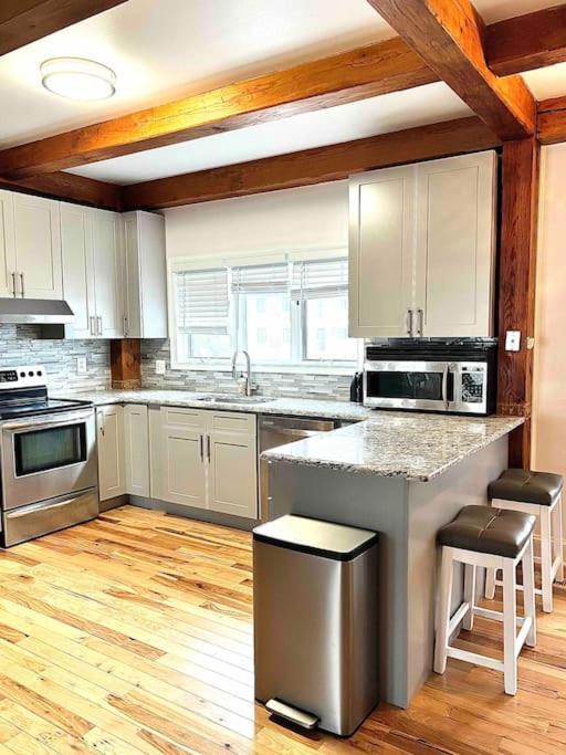 New Bijou Bayside Escape- 3beds, Balcony, Deck, Dock