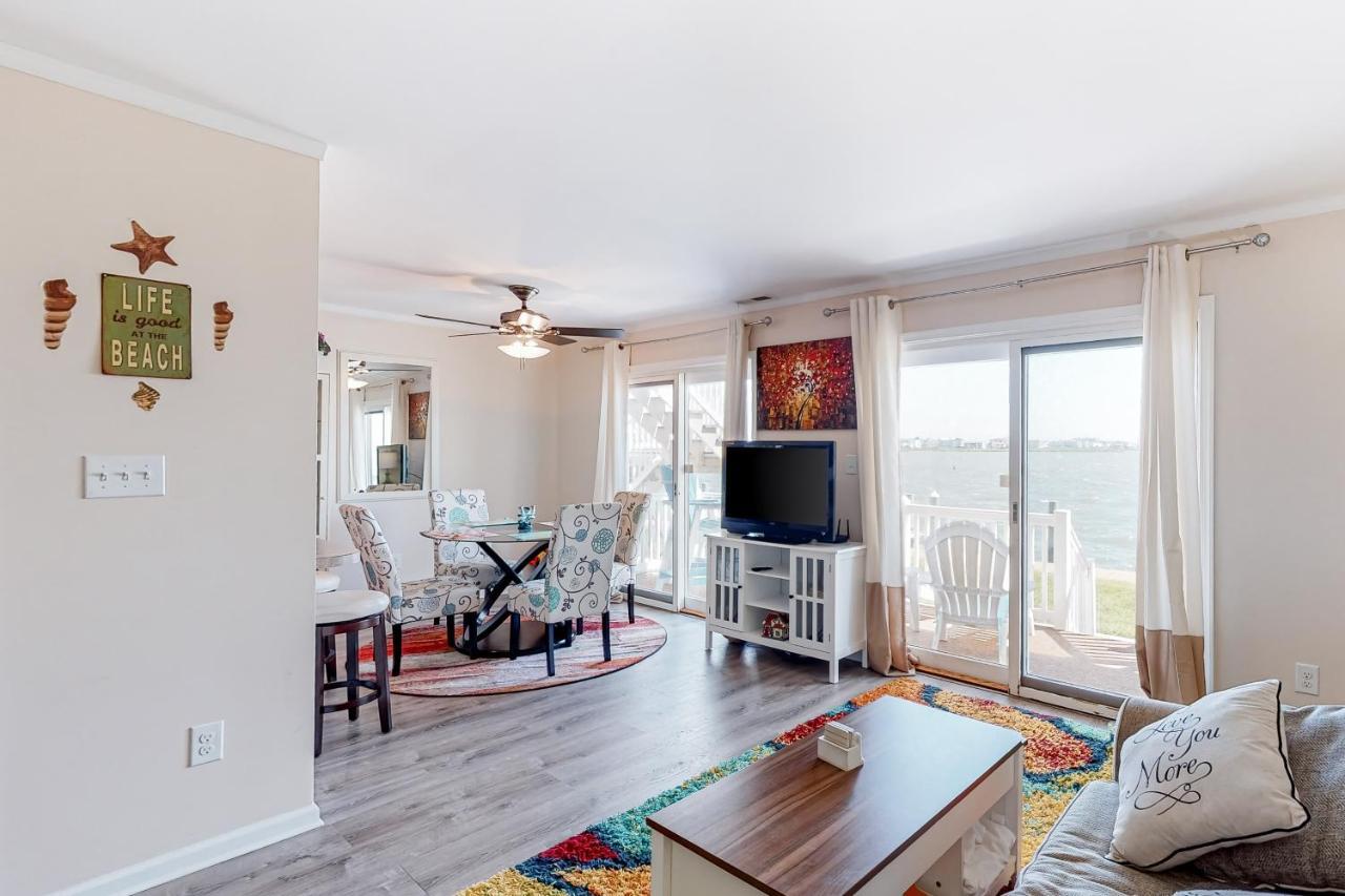 Apartment Bridgepoint I --- 8904 Rusty Anchor, Unit 25 *