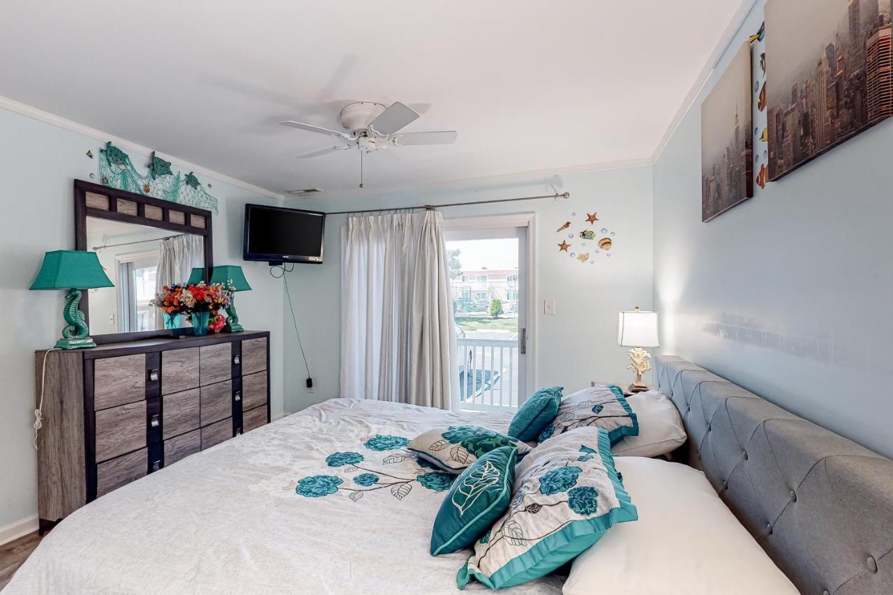 Apartment Bridgepoint I --- 8904 Rusty Anchor, Unit 25 *