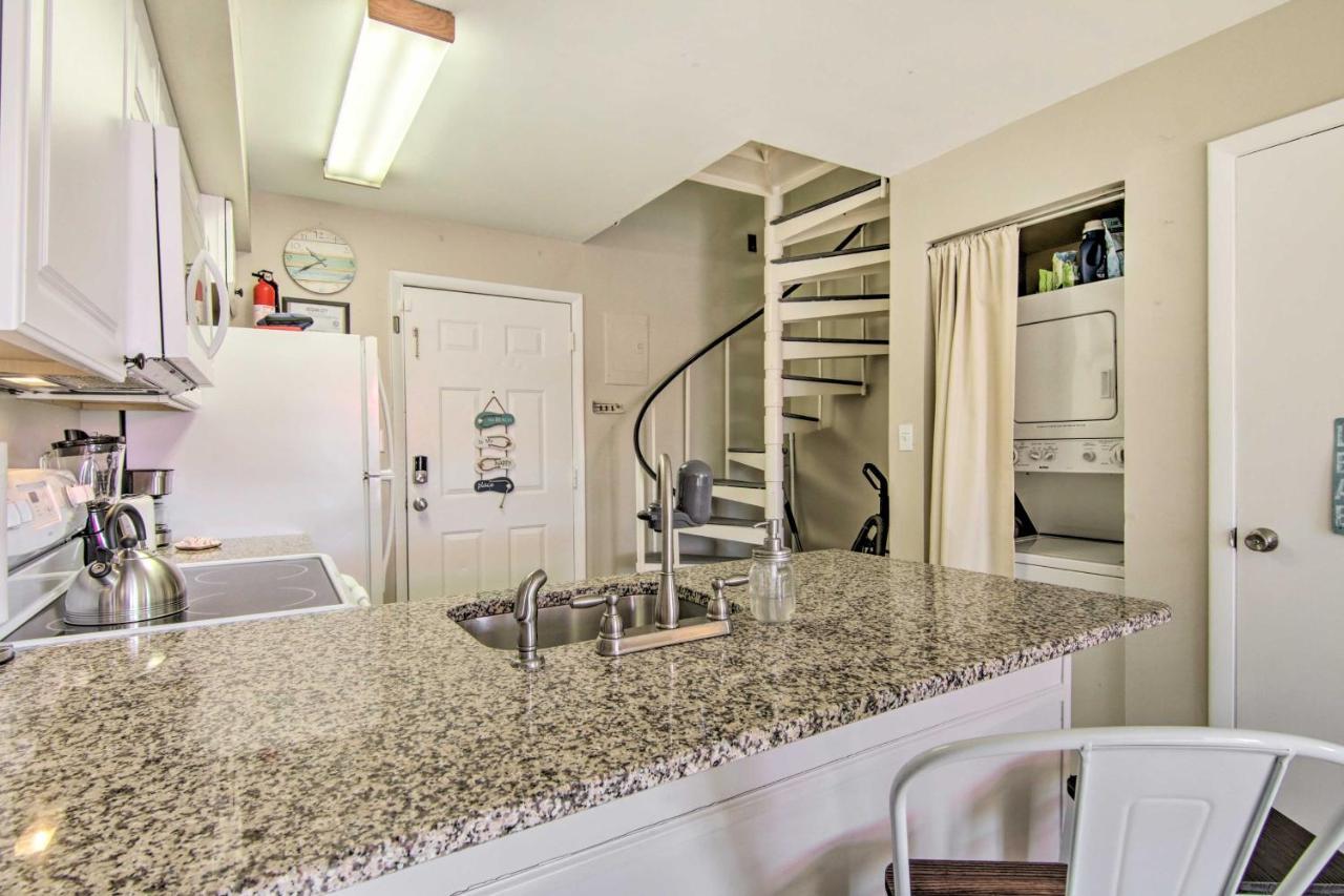 Ocean With Pool And Views Walk To Beach! Apartment