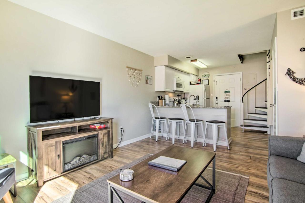 Apartment Ocean With Pool And Views Walk To Beach!