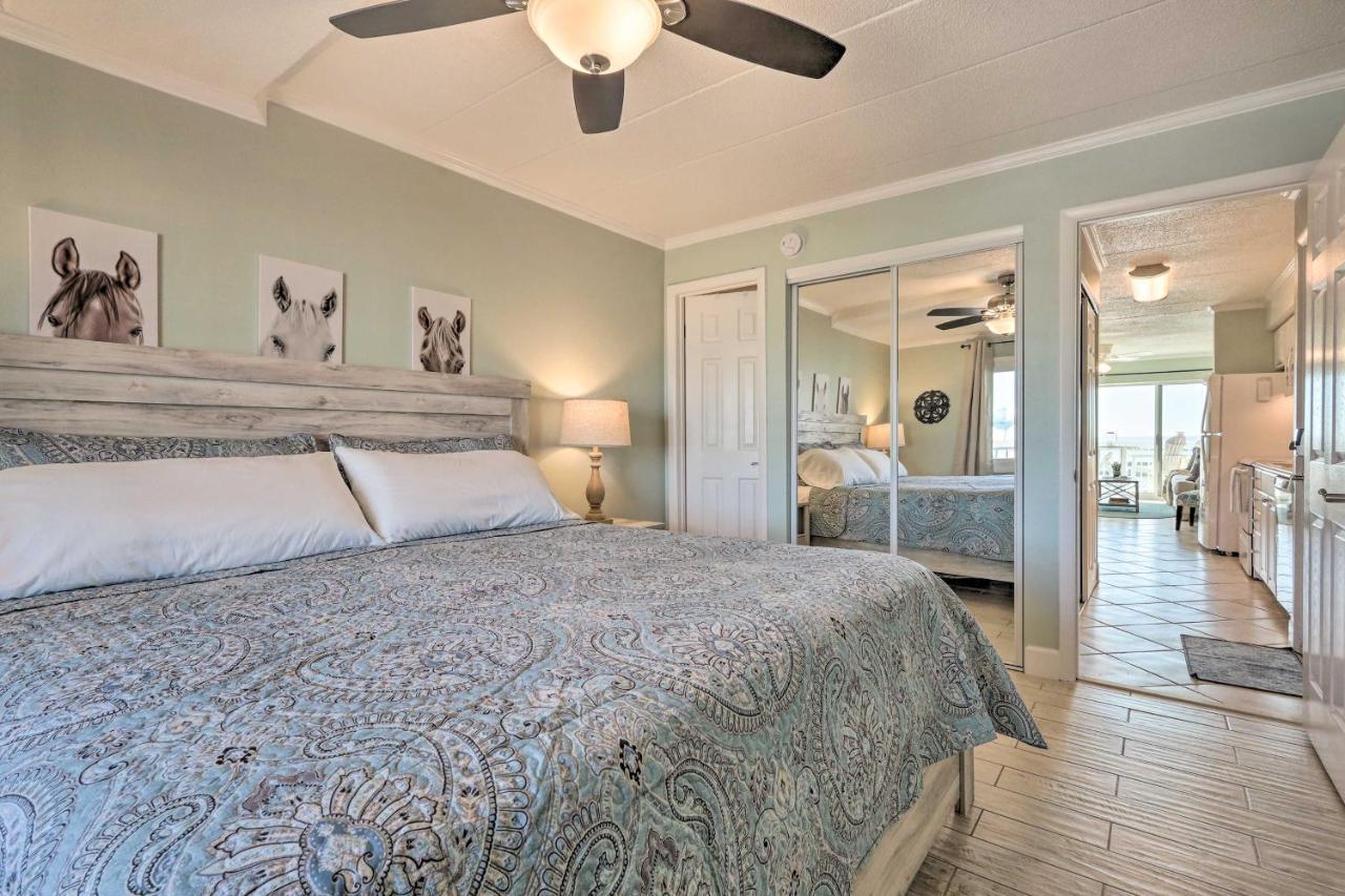 End-unit Ocean With Panoramic Views! Apartment