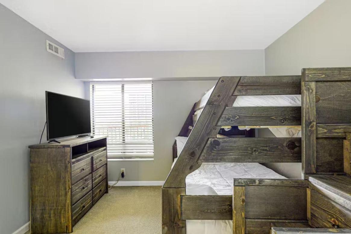 Rainbow 306 - Oceanfront Luxury 3-bedroom With Outdoor Pool Holiday home Ocean City