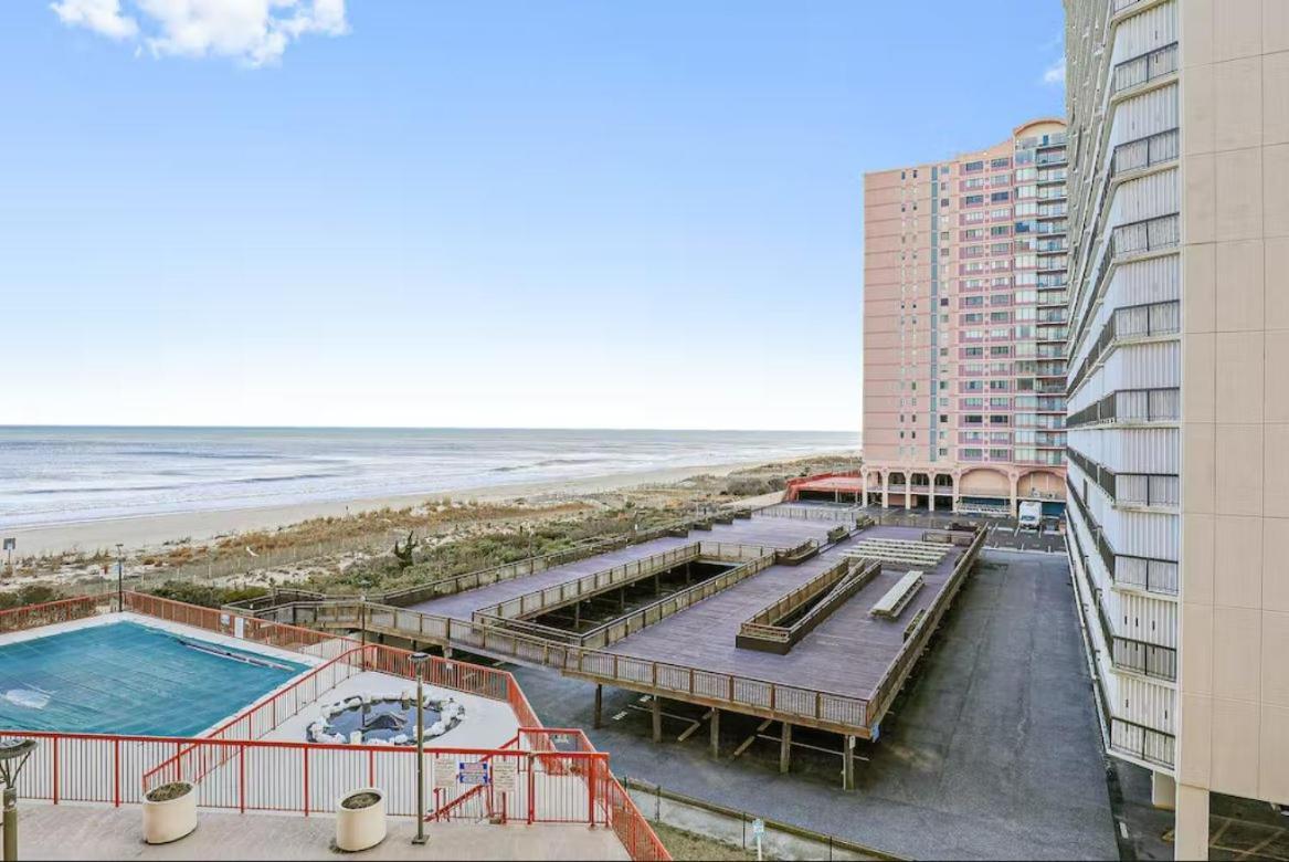 Rainbow 306 - Oceanfront Luxury 3-bedroom With Outdoor Pool Holiday home