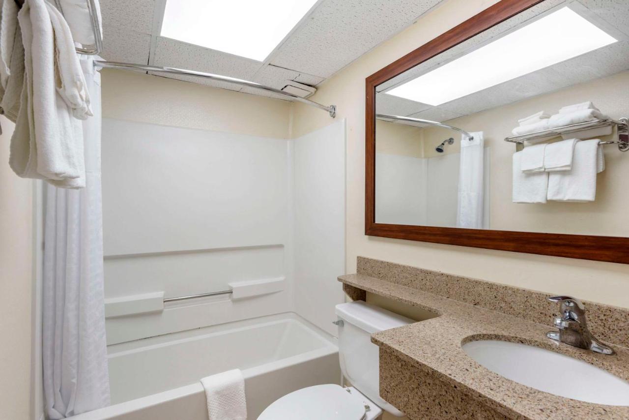 Quality Ocean Beachfront Inn 2*
