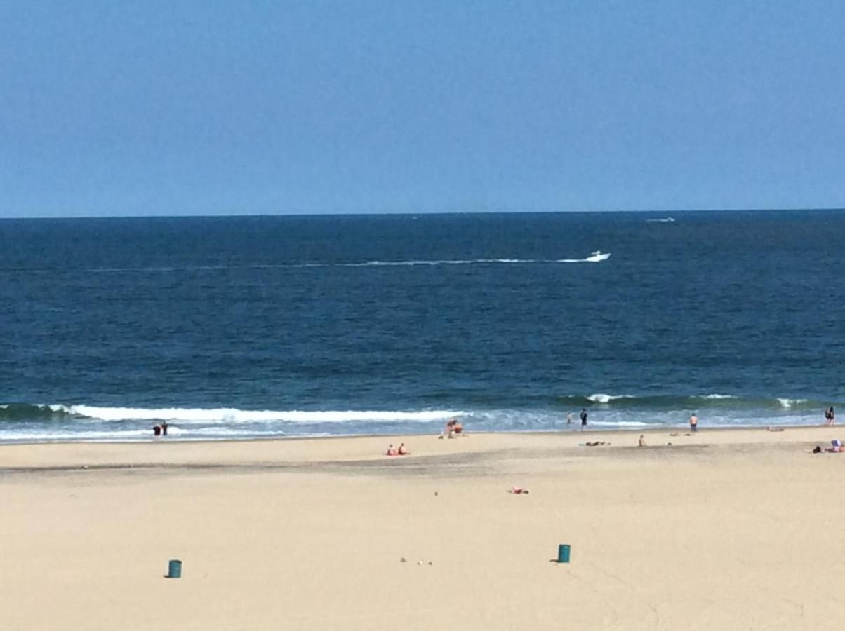Direct Oceanfront On The Boardwalk At 1st Street, 302, Kitchen, Pool, Gym, Parking Apartment *