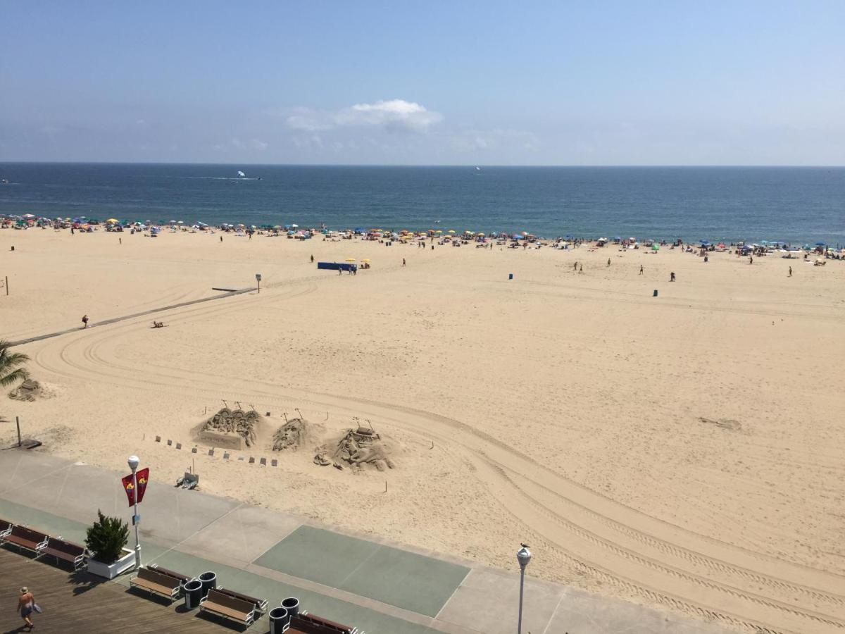 Direct Oceanfront On The Boardwalk At 1st Street, 302, Kitchen, Pool, Gym, Parking Apartment