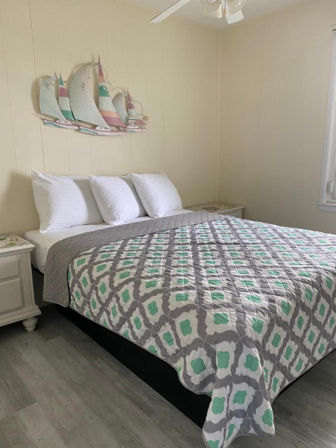 Crystal Sands Phila Ave Apartment *
