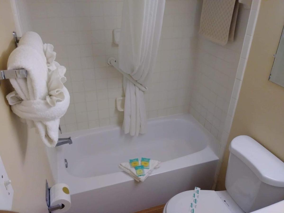 Apartment Direct Oceanfront On The Boardwalk At 1st Street, 302, Kitchen, Pool, Gym, Parking Ocean City