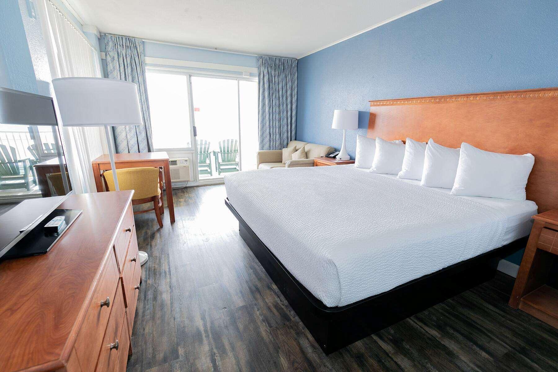 Days By Wyndham Ocean Oceanfront Hotel