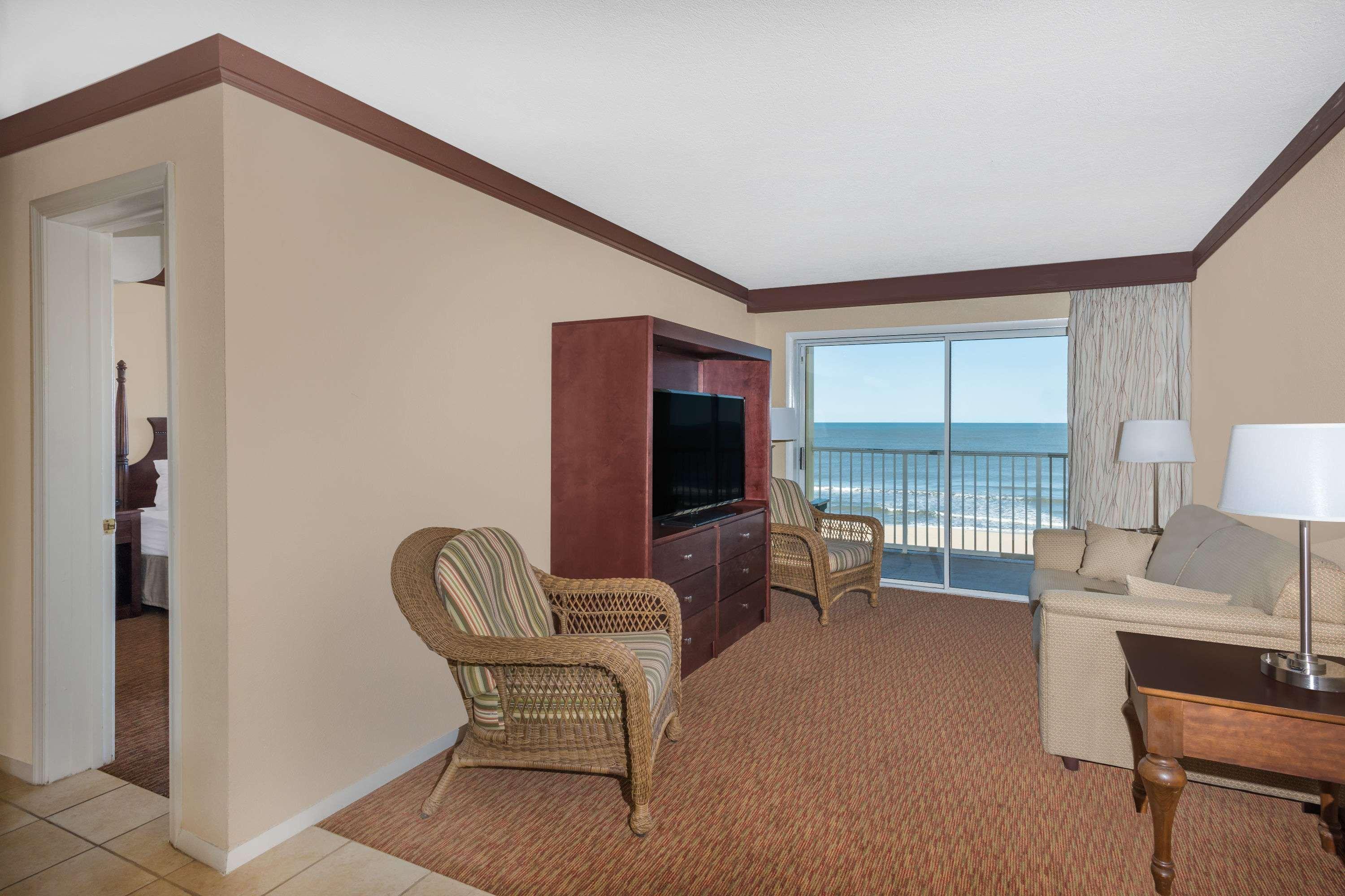 Days By Wyndham Ocean Oceanfront 3*